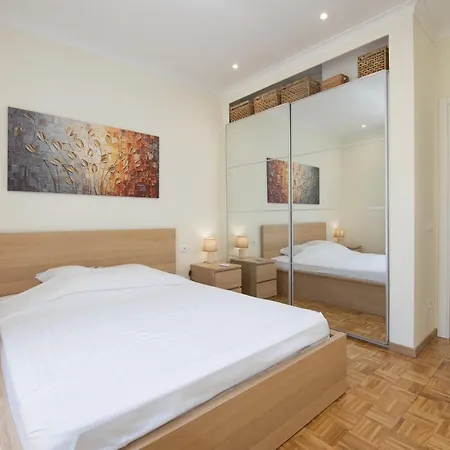 Menton, 3 Pieces, Climatisation مينتون